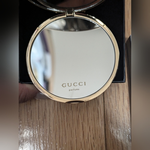 NEW IN BOX GUCCI PARFUMS GARDEN COLLECTION FLORA COMPACT MIRROR - Picture 6 of 6